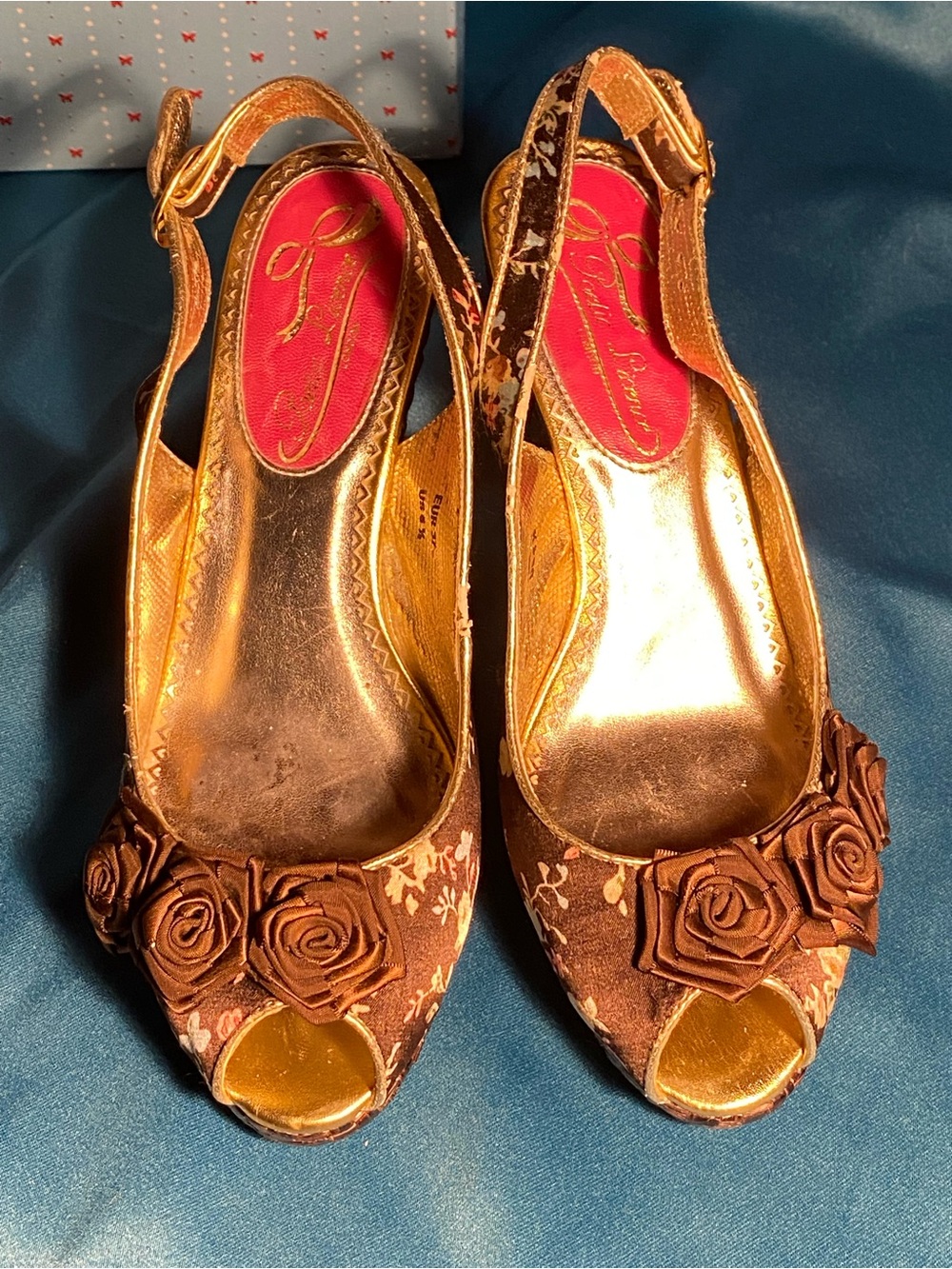 IC Poetic License,MISS CHINTZ,wedge sandal,floral/gold,rose appliqués,6.5 in box - Picture 7 of 13